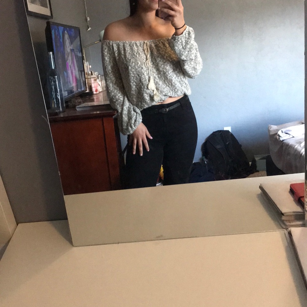 Off the shoulder crop too